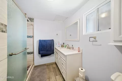 Bath - 1015 E Moreland St, Phoenix, AZ 85006 photo 1 of 1