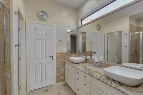 Bath - 7445 Eagle Crest Dr #1077, Mesa, AZ 85207 photo 1 of 3