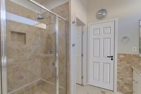 Bath - 7445 Eagle Crest Dr #1077, Mesa, AZ 85207 photo 2 of 3