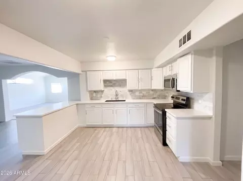 Kitchen - 4253 E Vineyard Rd, Phoenix, AZ 85042 photo 2 of 3