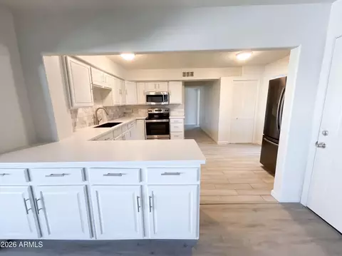Kitchen - 4253 E Vineyard Rd, Phoenix, AZ 85042 photo 1 of 3