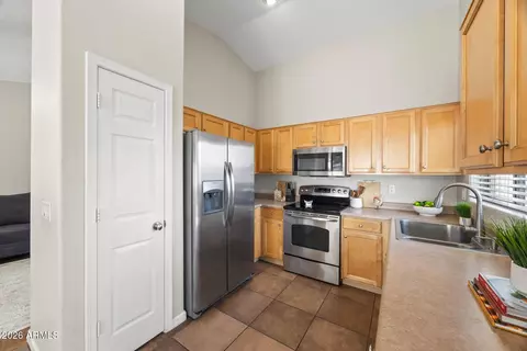 Kitchen - 3791 S Loback Ln, Gilbert, AZ 85297 photo 2 of 2
