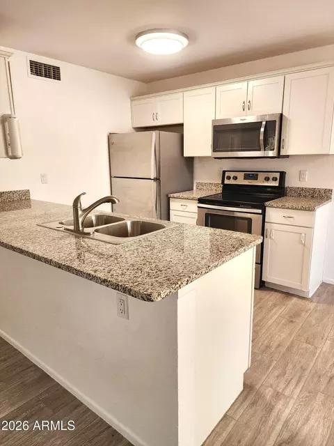 5236 W Peoria Ave #120, Glendale, AZ 85302