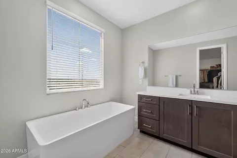 Bath - 9634 E Rainbow Ave, Mesa, AZ 85212 photo 2 of 7
