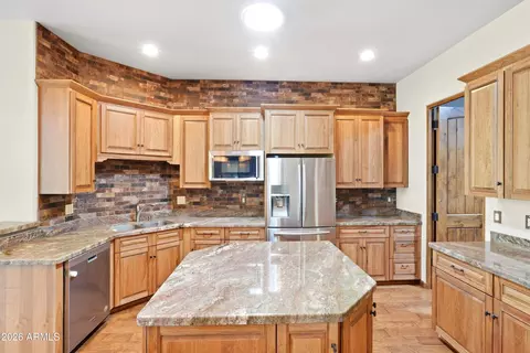 Kitchen - 2303 E Scarlet Bugler Cir, Payson, AZ 85541 photo 3 of 4