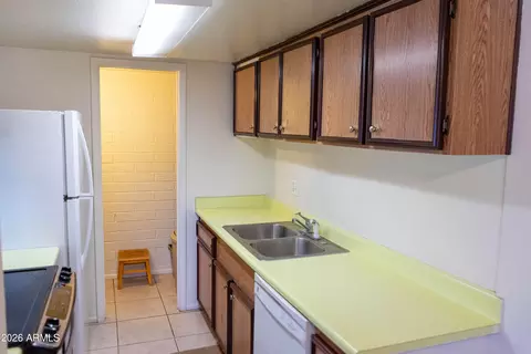 Kitchen - 600 S Dobson Apt 154 Rd, Mesa, AZ 85202 photo 2 of 2