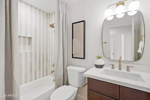 Bath - 4622 E Grovers Ave, Phoenix, AZ 85032 photo 2 of 4