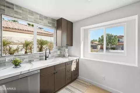 Kitchen - 4622 E Grovers Ave, Phoenix, AZ 85032 photo 4 of 5