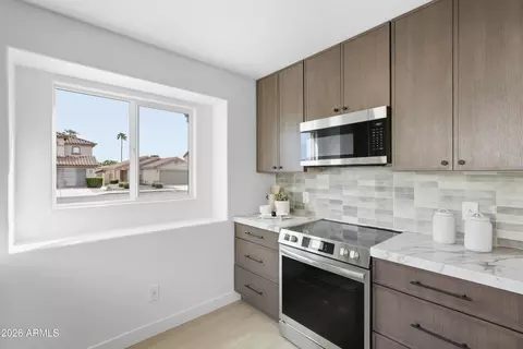 Kitchen - 4622 E Grovers Ave, Phoenix, AZ 85032 photo 3 of 5