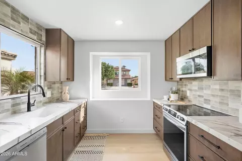 Kitchen - 4622 E Grovers Ave, Phoenix, AZ 85032 photo 2 of 5