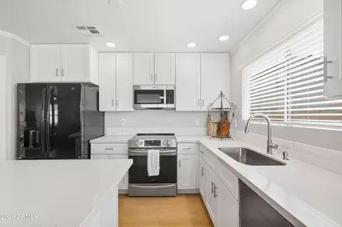 Kitchen - 2303 E 35th Ave, Apache Junction, AZ 85119 photo 3 of 4