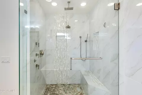 Bath - 925 E Waltann Ln, Phoenix, AZ 85022 photo 4 of 6