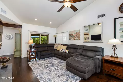 Living - 925 E Waltann Ln, Phoenix, AZ 85022 photo 1 of 8