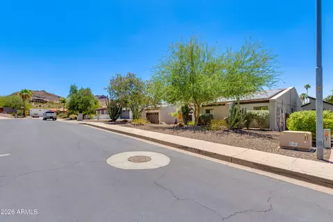 Exterior - 925 E Waltann Ln, Phoenix, AZ 85022 photo 1 of 13