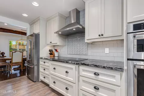 Kitchen - 925 E Waltann Ln, Phoenix, AZ 85022 photo 1 of 7