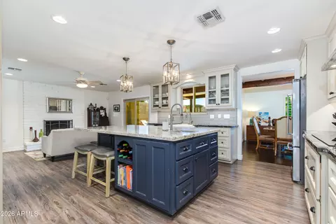 Kitchen - 925 E Waltann Ln, Phoenix, AZ 85022 photo 3 of 7