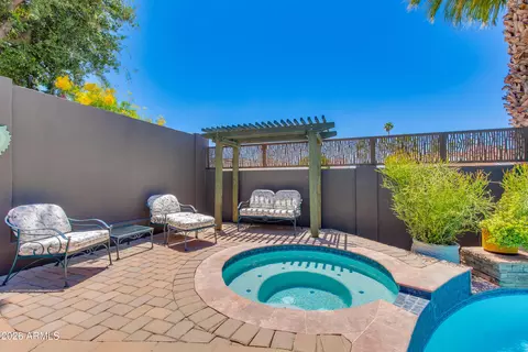 Exterior - 925 E Waltann Ln, Phoenix, AZ 85022 photo 4 of 13