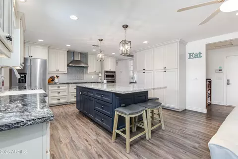 Kitchen - 925 E Waltann Ln, Phoenix, AZ 85022 photo 5 of 7