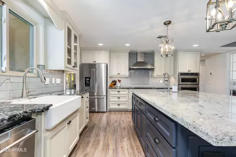 Kitchen - 925 E Waltann Ln, Phoenix, AZ 85022 photo 4 of 7