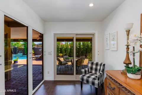 Entry Way - 925 E Waltann Ln, Phoenix, AZ 85022 photo 3 of 4