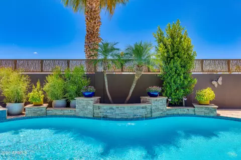 Exterior - 925 E Waltann Ln, Phoenix, AZ 85022 photo 8 of 13