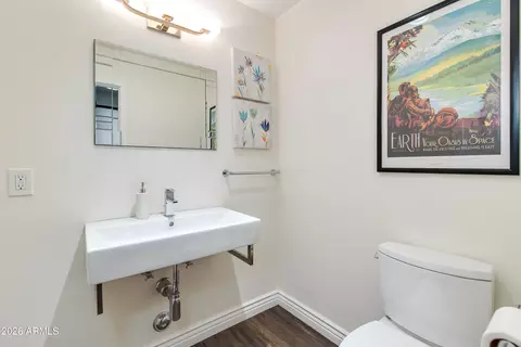 Bath - 925 E Waltann Ln, Phoenix, AZ 85022 photo 1 of 6