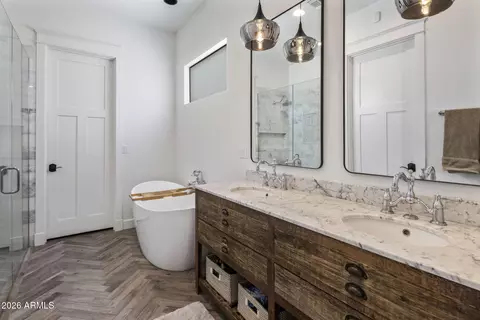 Bath - 4506 E Montecito Ave, Phoenix, AZ 85018 photo 4 of 5