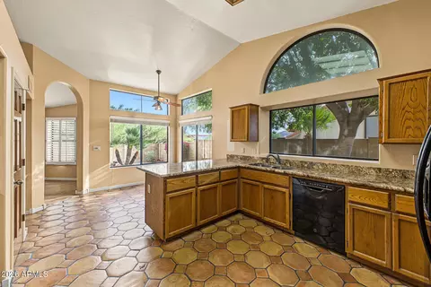 Kitchen - 1101 E Braeburn Dr, Phoenix, AZ 85022 photo 4 of 5