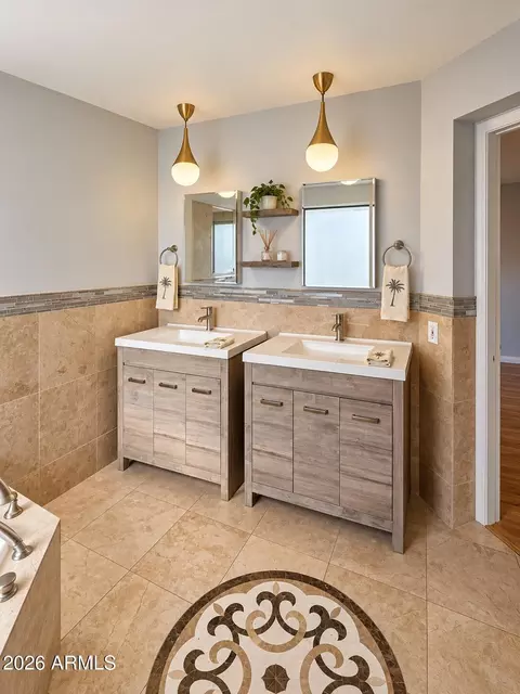 Bath - 1825 E Redfield Rd, Phoenix, AZ 85022 photo 6 of 6