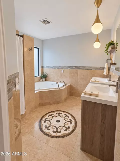 Bath - 1825 E Redfield Rd, Phoenix, AZ 85022 photo 4 of 6
