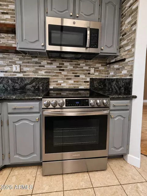 Kitchen - 1825 E Redfield Rd, Phoenix, AZ 85022 photo 6 of 7