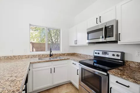 Kitchen - 1575 E Baylor Ln #B, Gilbert, AZ 85296 photo 1 of 2