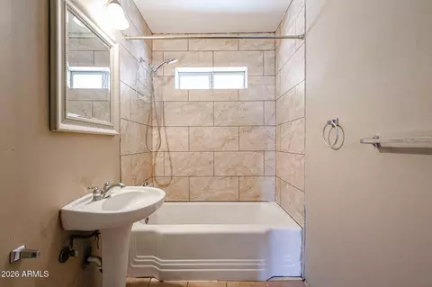 Bath - 1933 W Mitchell Dr, Phoenix, AZ 85015 photo 2 of 2