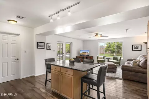 Kitchen - 4440 E Clarendon Ave, Phoenix, AZ 85018 photo 4 of 4