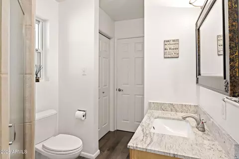 Bath - 4440 E Clarendon Ave, Phoenix, AZ 85018 photo 6 of 7