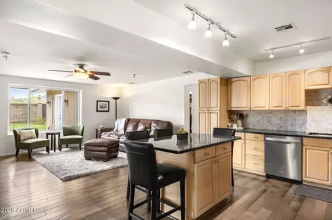 Kitchen - 4440 E Clarendon Ave, Phoenix, AZ 85018 photo 2 of 4
