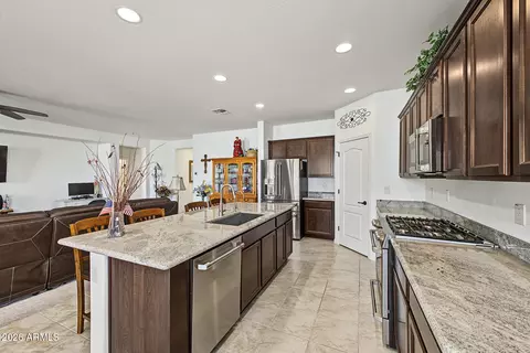 Kitchen - 10342 E Tupelo Ave, Mesa, AZ 85212 photo 2 of 6
