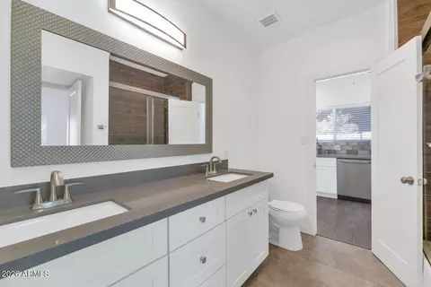 Bath - 357 N 15th St, Phoenix, AZ 85006 photo 1 of 2