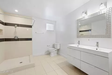 Bath - 2016 W Whitton Ave, Phoenix, AZ 85015 photo 2 of 3