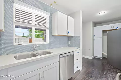 Kitchen - 2016 W Whitton Ave, Phoenix, AZ 85015 photo 5 of 5