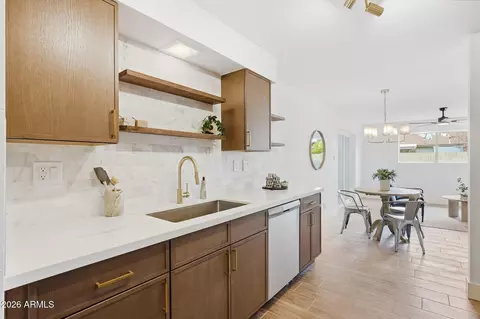 3918 W Kaler Dr, Phoenix, AZ 85051