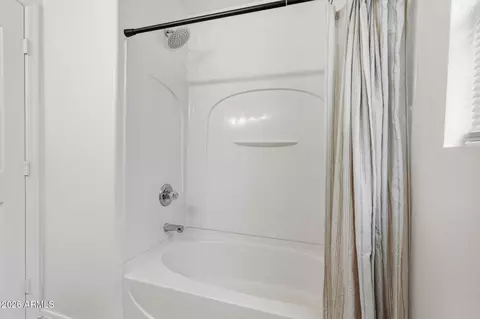 Bath - 4032 E Gail Ct, Gilbert, AZ 85296 photo 5 of 5