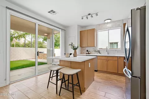 Kitchen - 4032 E Gail Ct, Gilbert, AZ 85296 photo 3 of 6