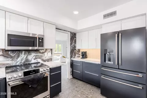 Kitchen - 220 W Willow Ave, Phoenix, AZ 85029 photo 7 of 8