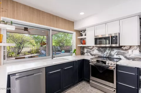 Kitchen - 220 W Willow Ave, Phoenix, AZ 85029 photo 5 of 8