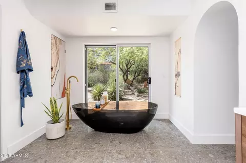 Bath - 220 W Willow Ave, Phoenix, AZ 85029 photo 5 of 6