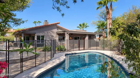 Exterior - 220 W Willow Ave, Phoenix, AZ 85029 photo 6 of 15