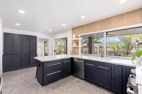 Kitchen - 220 W Willow Ave, Phoenix, AZ 85029 photo 6 of 8