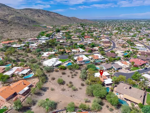 View/Area - 220 W Willow Ave, Phoenix, AZ 85029 photo 8 of 10