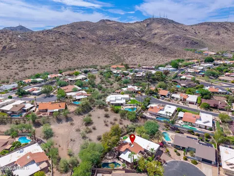 View/Area - 220 W Willow Ave, Phoenix, AZ 85029 photo 9 of 10